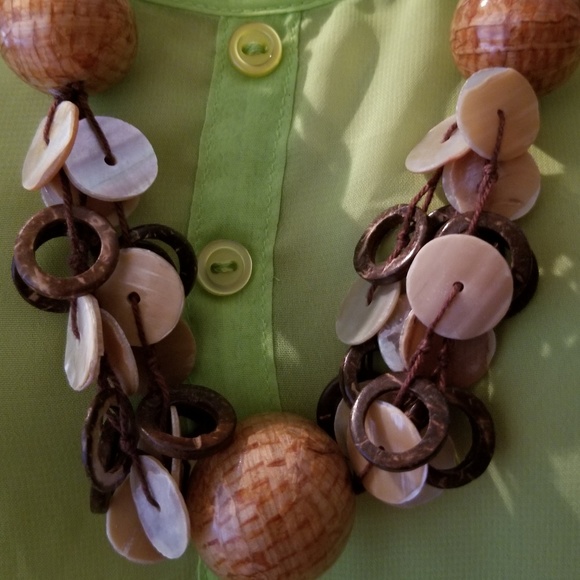 ❗5 For $2️⃣5️⃣ Bundle Sale❗️Wood & Shell Beaded Necklace - Picture 3 of 4